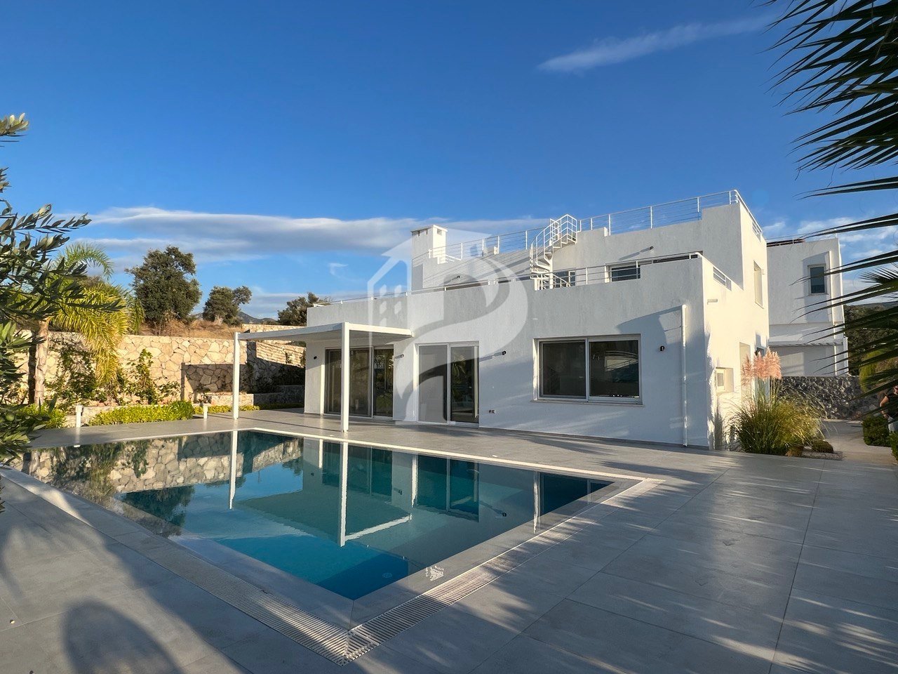Esentepe, Girne’de 4+1 Lüks Villa – Kuzey Kıbrıs’ta Modern Yaşam