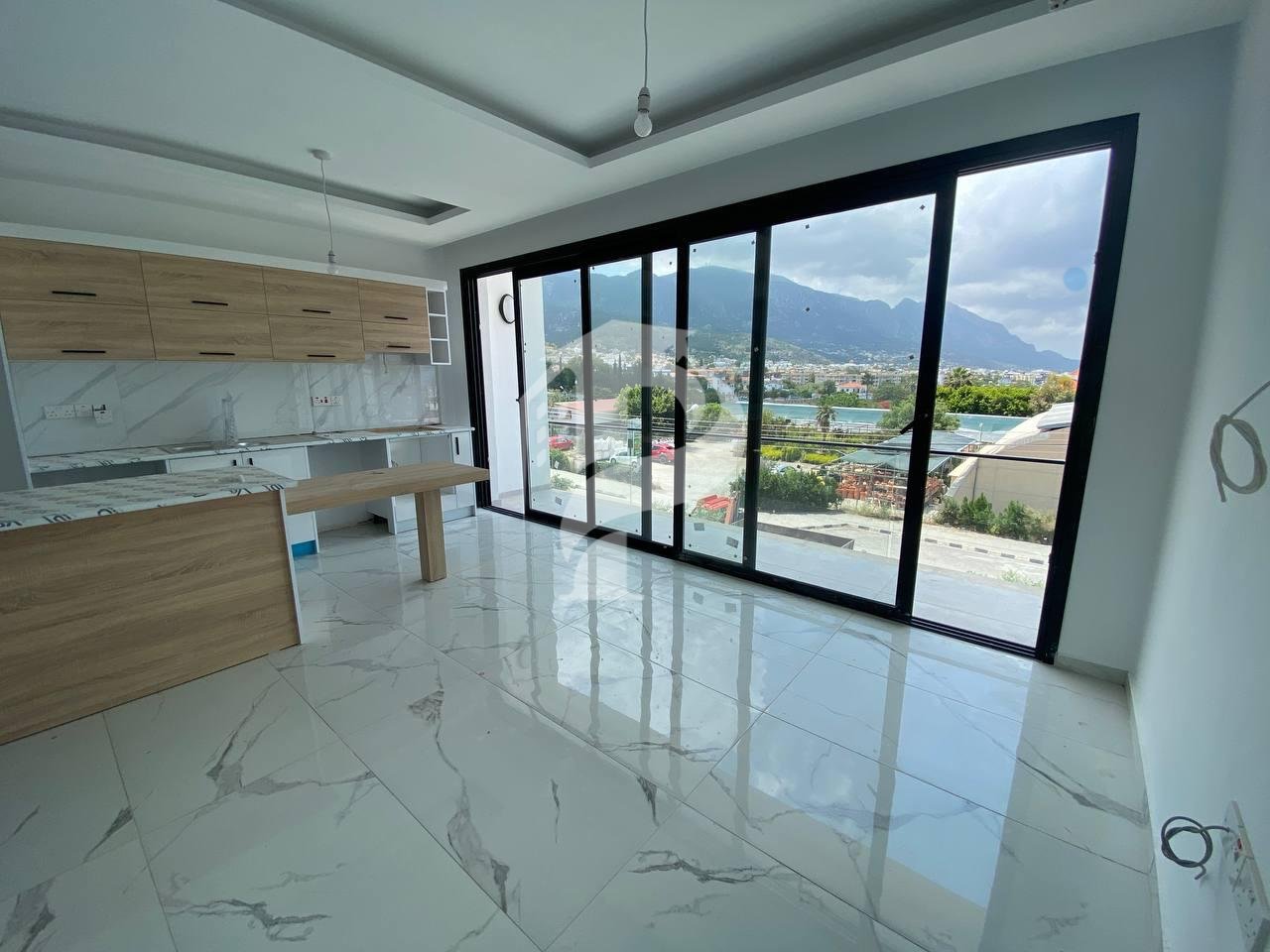 Girne Alsancak Bölgesinde Satılık 1+1 Modern Daire 