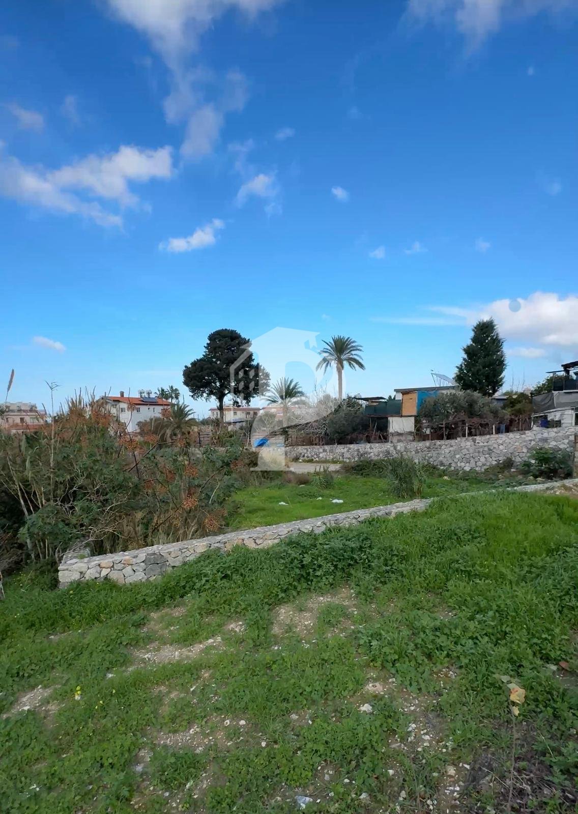 Girne Lapta bölgesinde 716m Turk koçanlı arsa